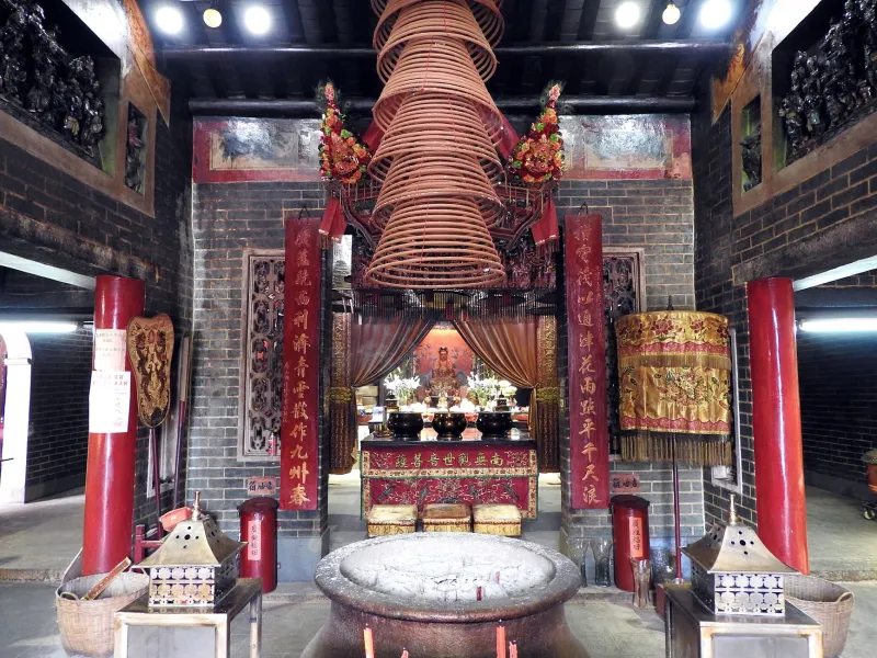 Shrines in Small Spaces: How Vietnamese-Americans Are Keeping Ancestral Altars Alive — On Their Own Terms